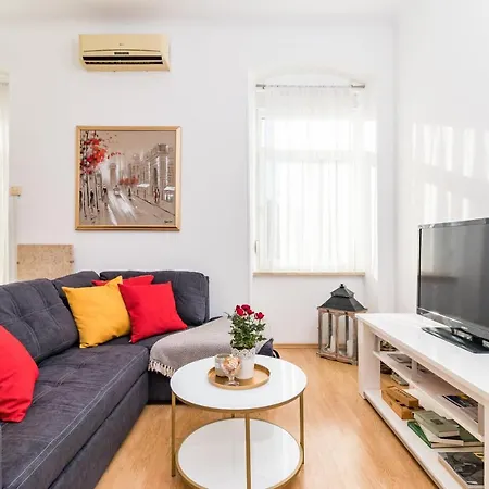 Lussi Apartment *